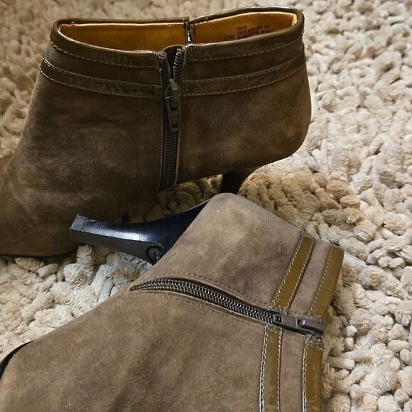 New Sofft Belvedere Brown Suede Women's size 8.5 Side Zip Bootie 3 1/2 inch heel - Picture 5 of 8